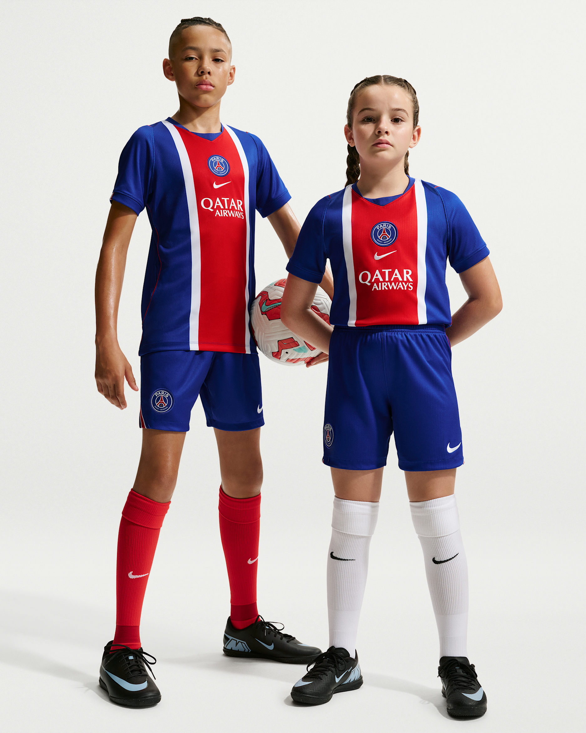 Paris Saint-Germain 2026/27 Stadium Home Older Kids' Nike Dri-FIT
